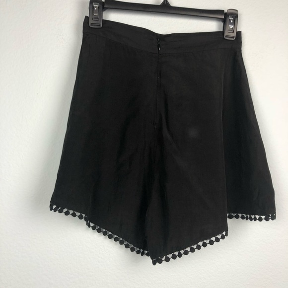 Finders Keepers black high waist circle trim short - Picture 4 of 5